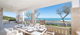 BORGES - Fantastic beachfront house with free Wifi