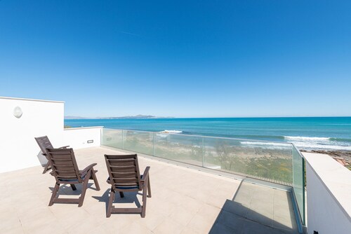 BORGES - Fantastic beachfront house with free Wifi