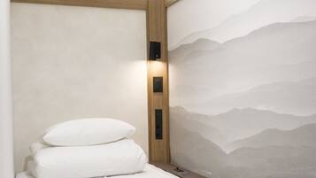 セーフティボックス (室内)、遮光カーテン