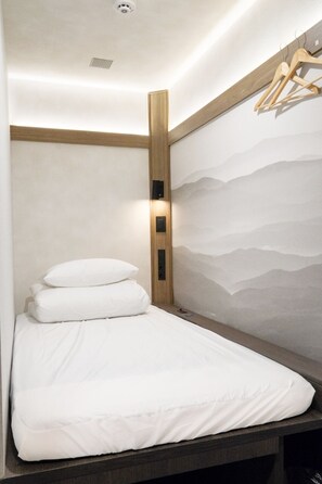 In-room safe, blackout curtains - GOYOO INN & CABINS (Seoul)