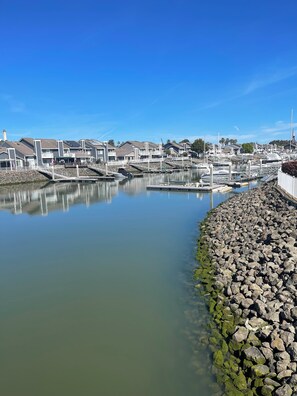 Marina - Charming 3-bedroom Waterfront Oasis with WiFi, AC in superb Pittsburg California (Pittsburg)