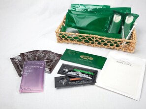 Una scrivania, postazione laptop, tende oscuranti, Wi-Fi gratuito