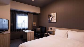 Double Room, Non Smoking | Desk, laptop workspace, blackout drapes, WiFi (free)