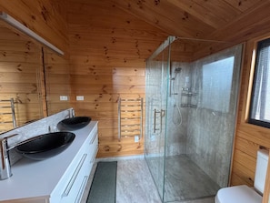 Dusche, HandtĂŒcher, Seife