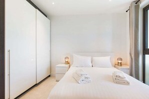 2 chambres, fer et planche à repasser, accès Internet, draps fournis