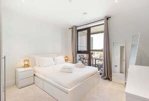 2 bedrooms, iron/ironing board, Internet, bed sheets
