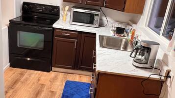 Microwave, oven, dan kompor