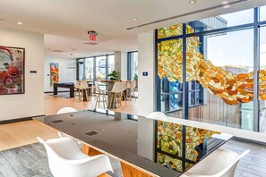 Dining - Blueground | Central-Maverick Square, pool, nr Boston Harbor (Boston)