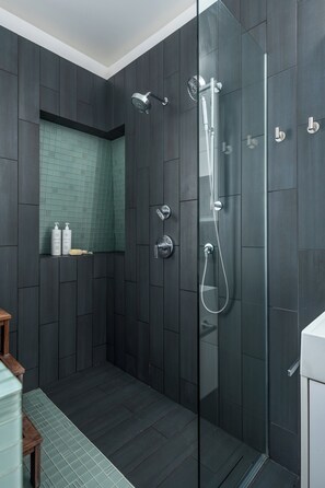 Hair dryer, towels, soap, toilet paper - Spacious, Sleek, and Luxurious two-bedroom in Historic Westside of Providence (Providence)