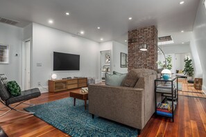 TV - Spacious, Sleek, and Luxurious two-bedroom in Historic Westside of Providence (Providence)