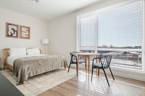 Iron/ironing board, WiFi, bed sheets - Blueground | Revere, pool, nr Revere Beach (Revere)