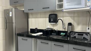 Family Apartment, City View | Private kitchen