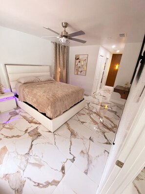 2 Schlafzimmer, Schreibtisch, Bügeleisen/Bügelbrett, kostenloses WLAN