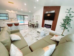 Smart TV, fireplace, ping pong, books