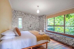 3 habitaciones, tabla de planchar con plancha, cuna de viaje y wifi 