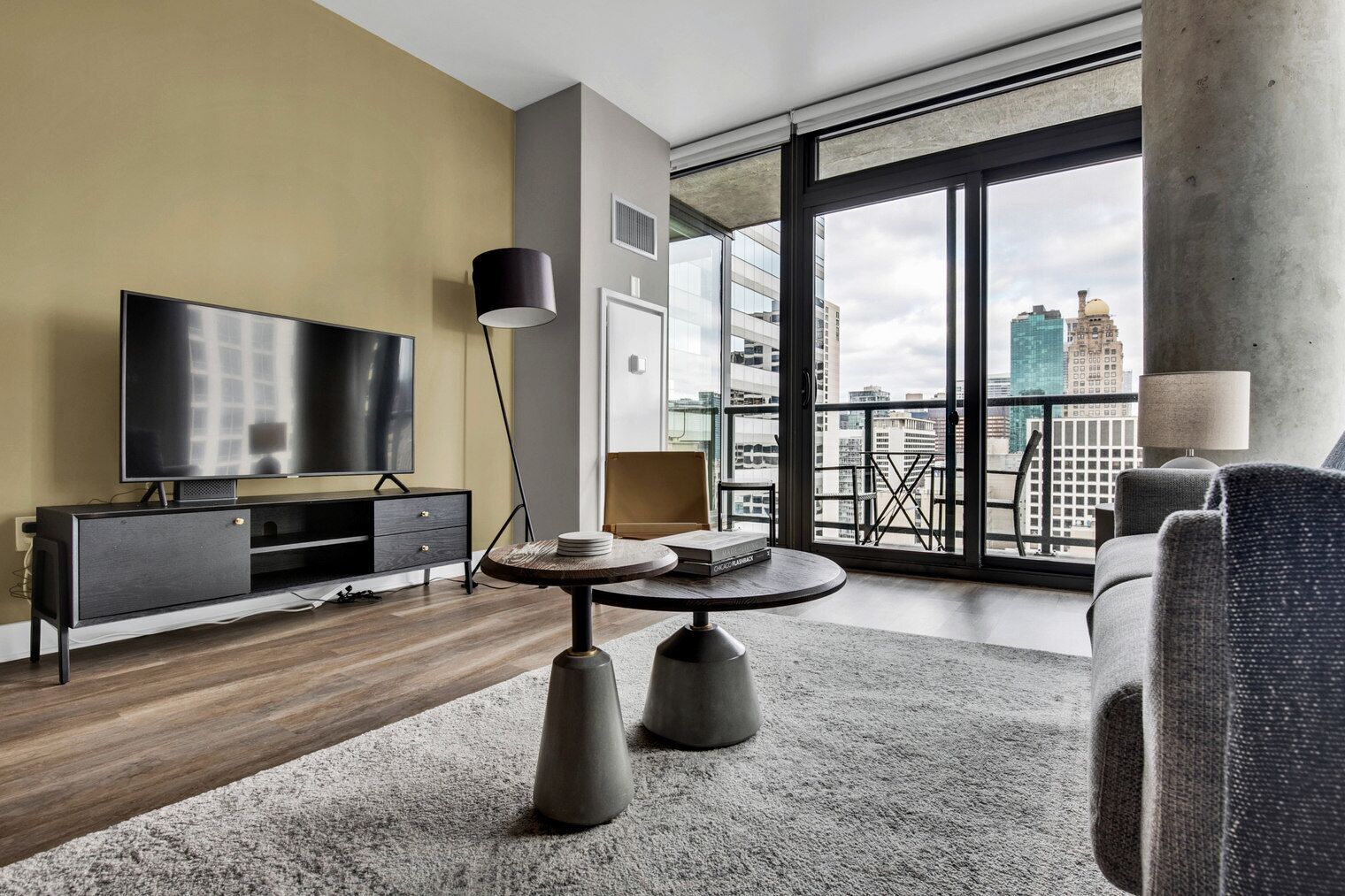 Télévision, chaîne hi-fi