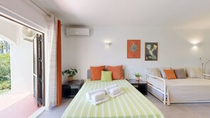 Iron/ironing board, free WiFi, bed sheets