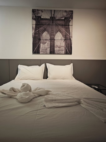 Apartment, 1 Queen Bed, Non Smoking | 1 bedroom, free WiFi, bed sheets