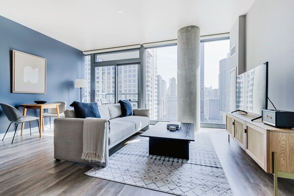 Télévision, chaîne hi-fi