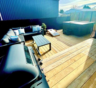 Mango Magic with hot tub