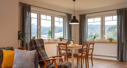Ferienwohnung 'Sauerland' mit Bergblick, privater Terrasse und Wi-Fi