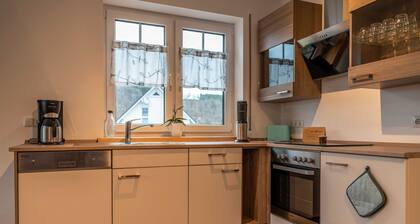 Ferienwohnung 'Sauerland' mit Bergblick, privater Terrasse und Wi-Fi