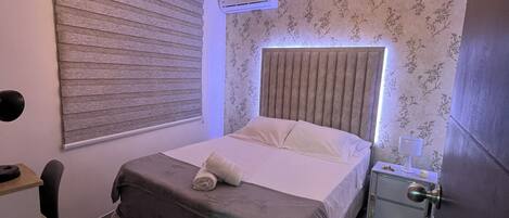 1 habitación, tabla de planchar con plancha, wifi y ropa de cama