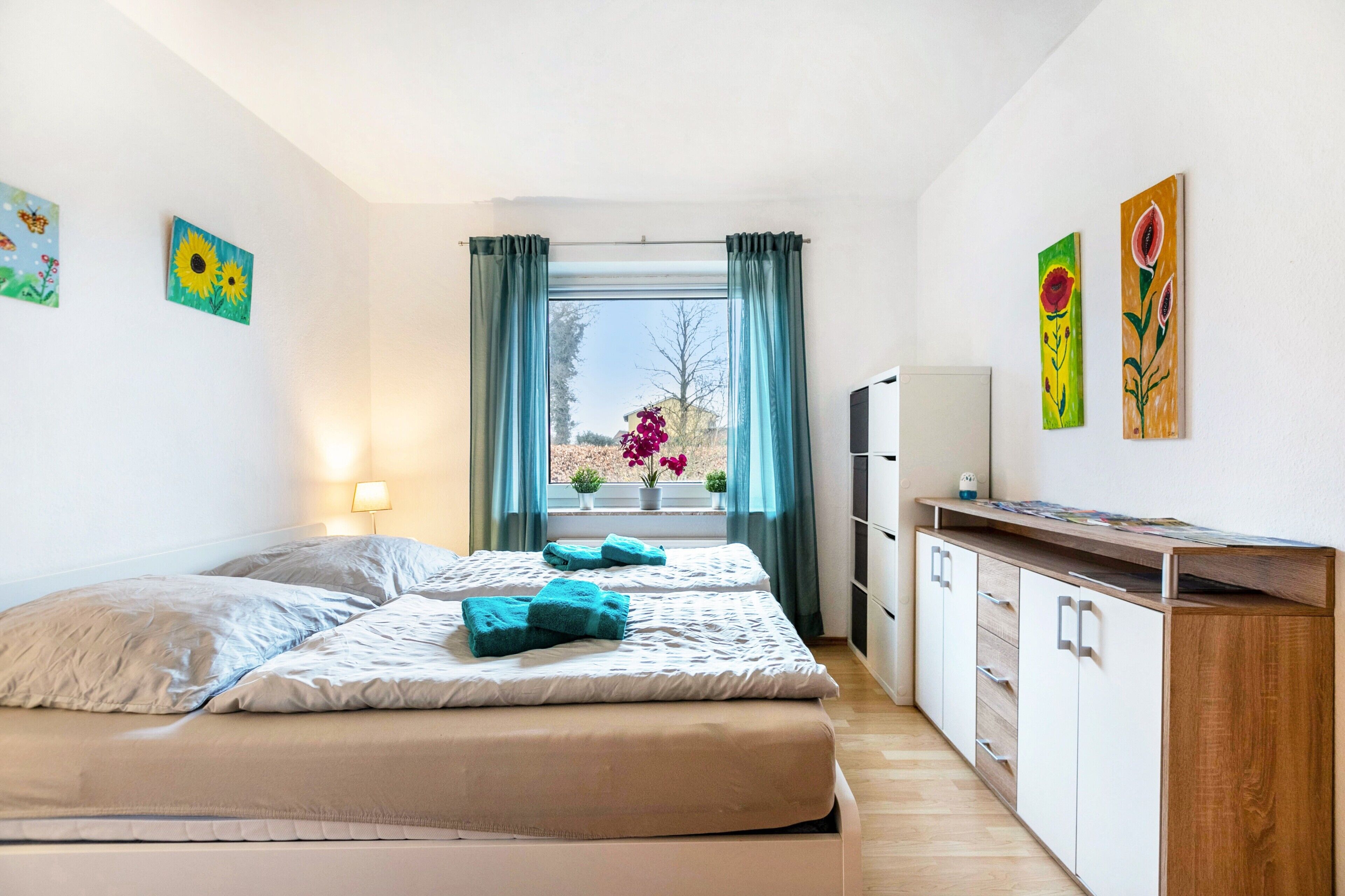 2 slaapkamers, een strijkplank/strijkijzer, gratis wifi, beddengoed