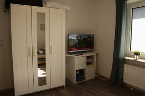 2 chambres, fer et planche à repasser, Wi-Fi gratuit, draps fournis