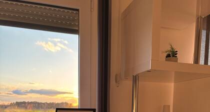 Ferienhaus 'Moderne DoppelhaushÀlfte In SeenÀhe' mit privater Terrasse, privatem Garten und Wi-Fi