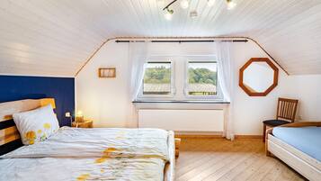 6 bedrooms, iron/ironing board, free WiFi, bed sheets