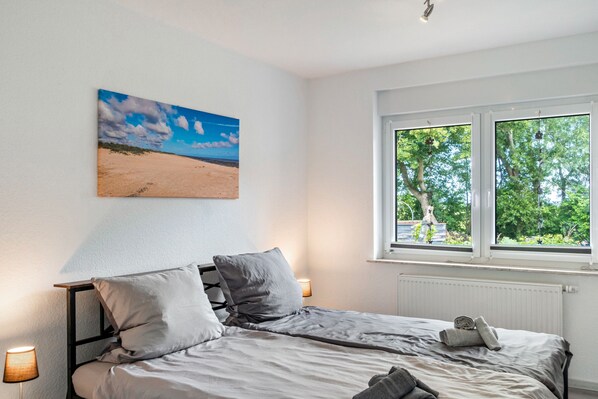 2 bedrooms, iron/ironing board, free WiFi, bed sheets