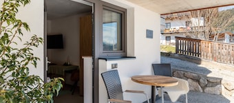 Room 'Tirolee Marchegg - Fuchsbau' with Mountain View, Private Terrace and Wi-Fi