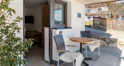 Room 'Tirolee Marchegg - Fuchsbau' with Mountain View, Private Terrace and Wi-Fi