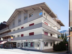 المنشأة من الخارج