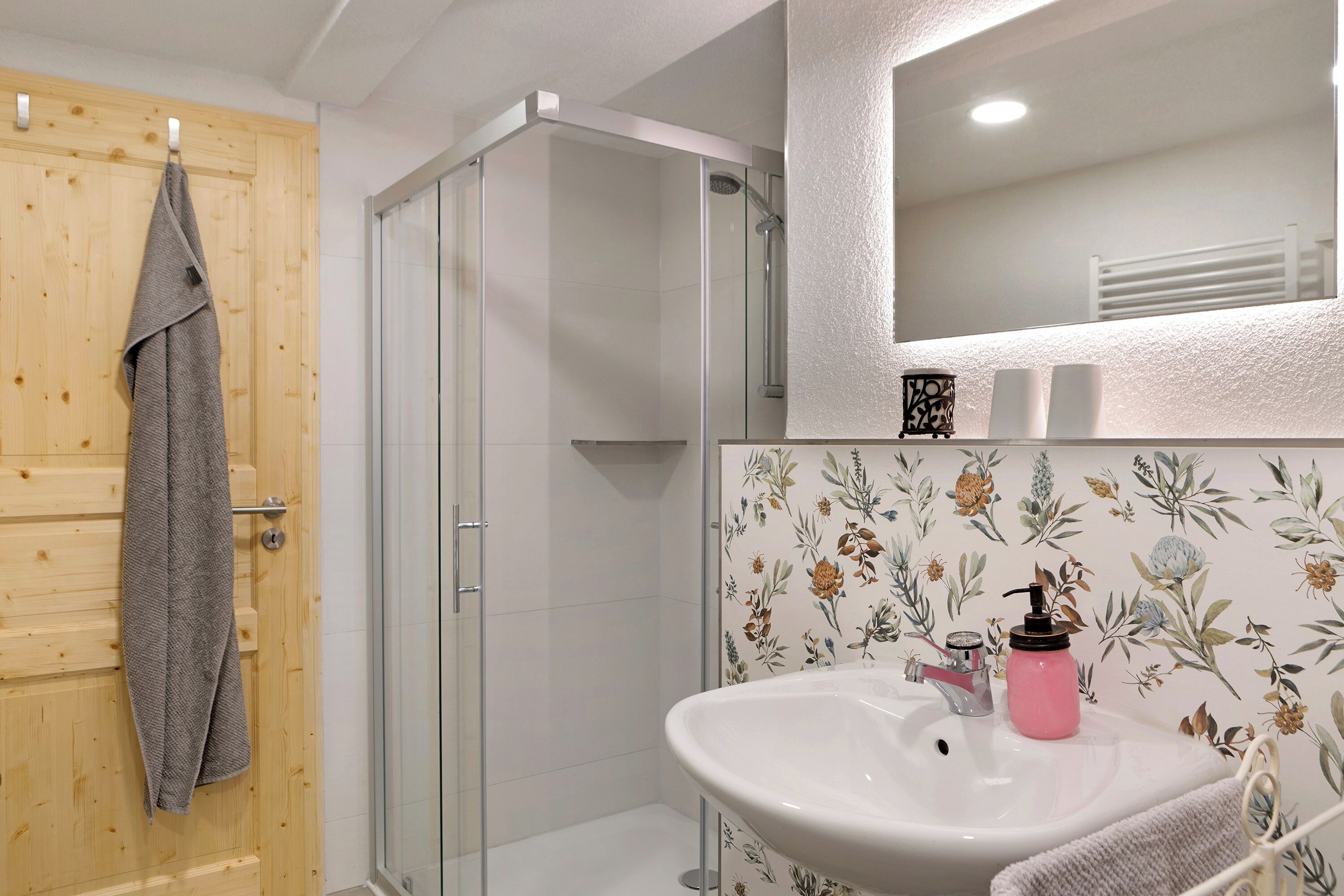 Dusche, Haartrockner, Handtücher