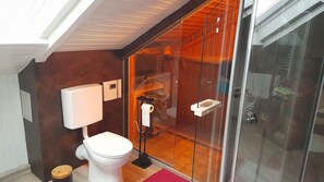 Shower, hair dryer, towels - Apartment 'Familie Graml' with Stunning Views, Large Garden with BBQ and Swing (Hauzenberg)