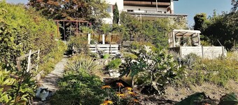 Apartment 'Familie Graml' with Stunning Views, Large Garden with BBQ and Swing