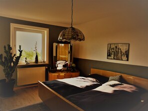 2 bedrooms, free WiFi, bed sheets, wheelchair access