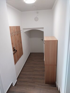 Interior - Apartment 'Monteurwohnung Kotte' with Shared Terrace, Shared Garden and Wi-Fi (Thiendorf)