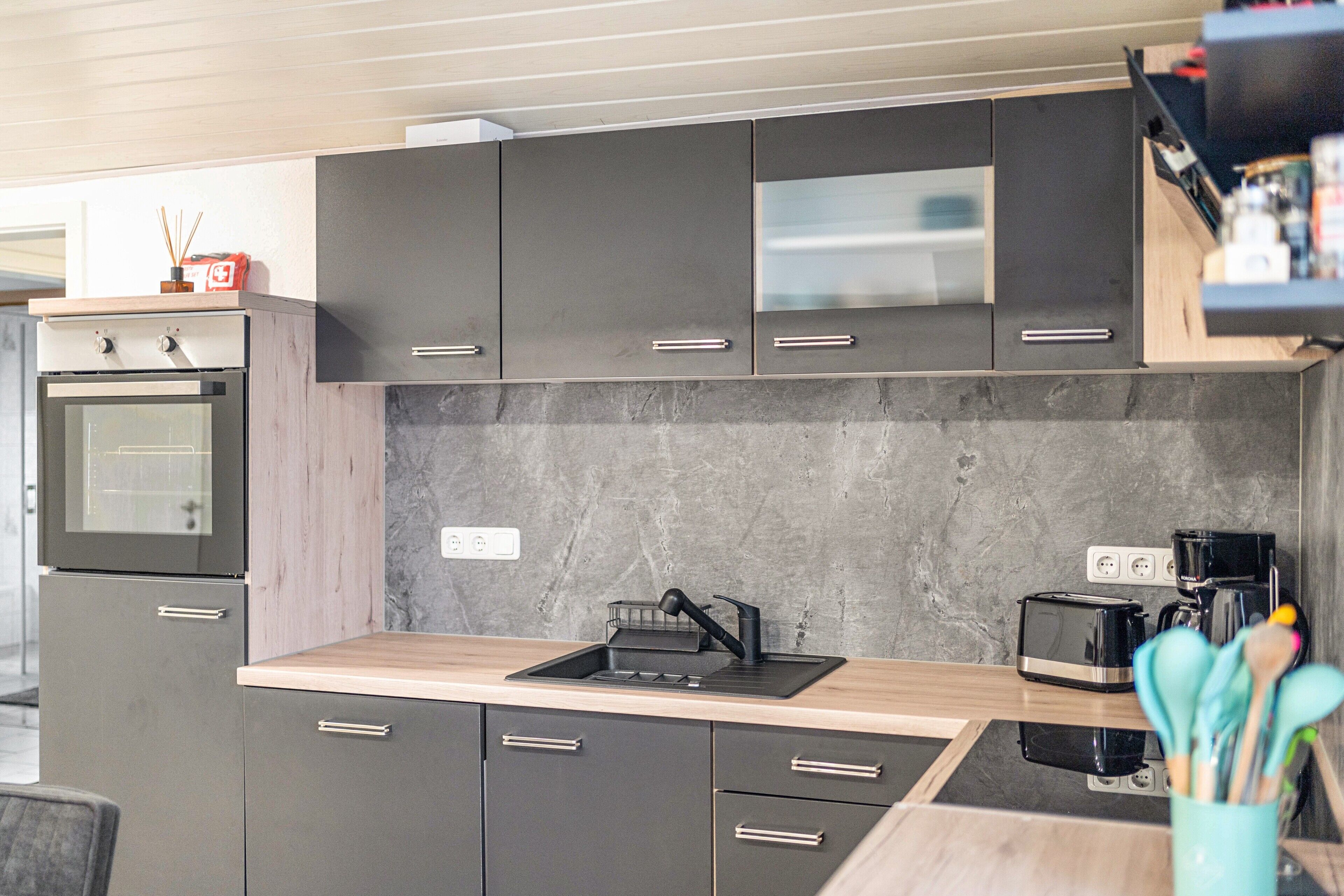 Kühlschrank, Mikrowelle, Ofen, Herdplatte