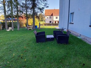 Terrace/patio - Apartment 'Monteurwohnung Kotte' with Shared Terrace, Shared Garden and Wi-Fi (Thiendorf)
