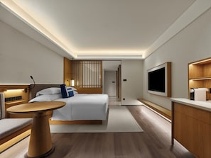 Room, 1 King Bed, Mountain View | Down comforters, free minibar items, in-room safe, desk - Homm Wenzhou Nanxijiang (Wenzhou)