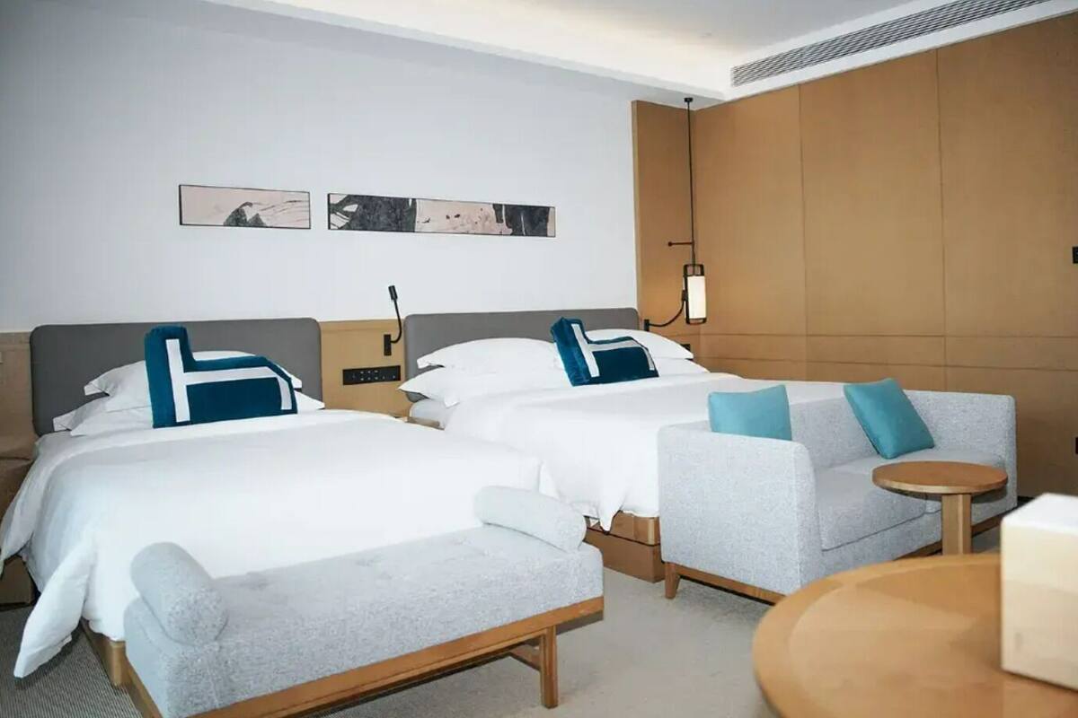 Cubrecamas y artículos del minibar gratis