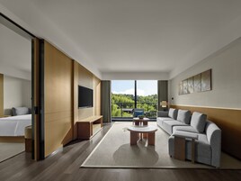 Cubrecamas y artículos del minibar gratis 