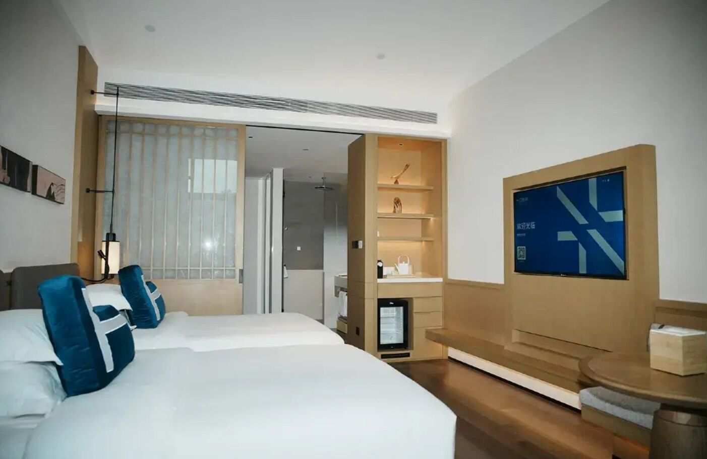 Cubrecamas y artículos del minibar gratis 