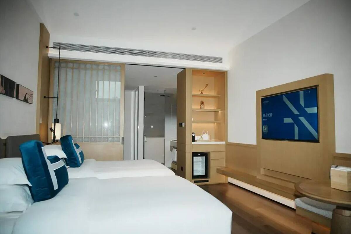 Cubrecamas y artículos del minibar gratis