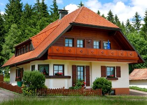 Exterior - Country House Seiler - Holiday Apartment '75sqm' with Balcony and Wi-Fi (Freudenstadt)