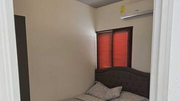 2 habitaciones, tabla de planchar con plancha, wifi y ropa de cama