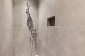Dusche, Haartrockner, Handtücher